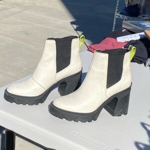 Sorel - Women's Cream Chelsea Lug Heel Ankle Boots